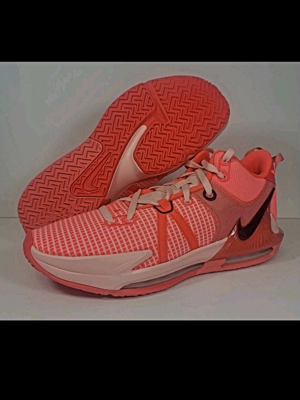 Nike LeBron Witness 7 men’s Coral/Black Athletic Sneakers Size 13